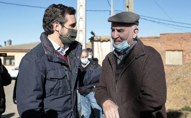 Pablo Casado aboga por utilizar los fondos europeos para poner en marcha la 'mochila austriaca' que «acabaría con el clientelismo y el paro»