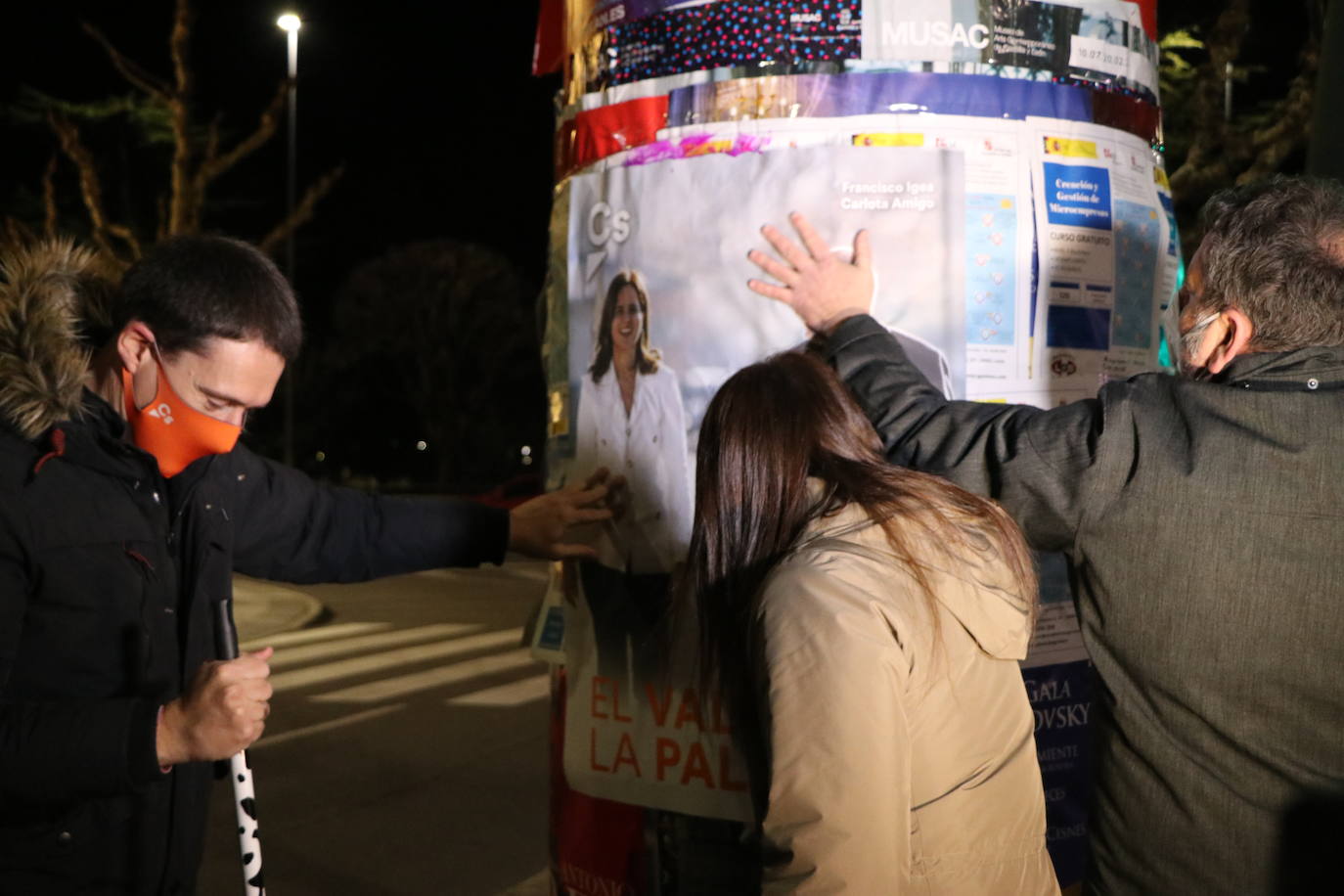 Pegada de carteles para el 13-F de Ciudadanos