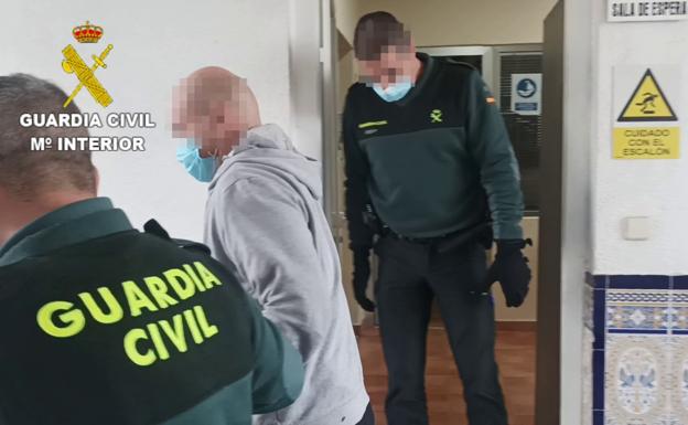 Detenido un conductor kamikaze que huía de la Guardia Civil