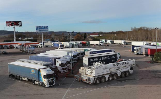 El transporte leonés pide medidas contra la subida de precios: cada camión gasta 1.200 euros más al mes en combustible que hace un año