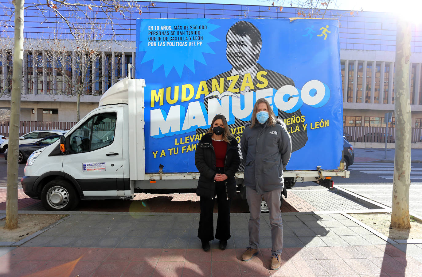 Unidas Podemos presenta el camión de 'Mudanzas Mañueco'