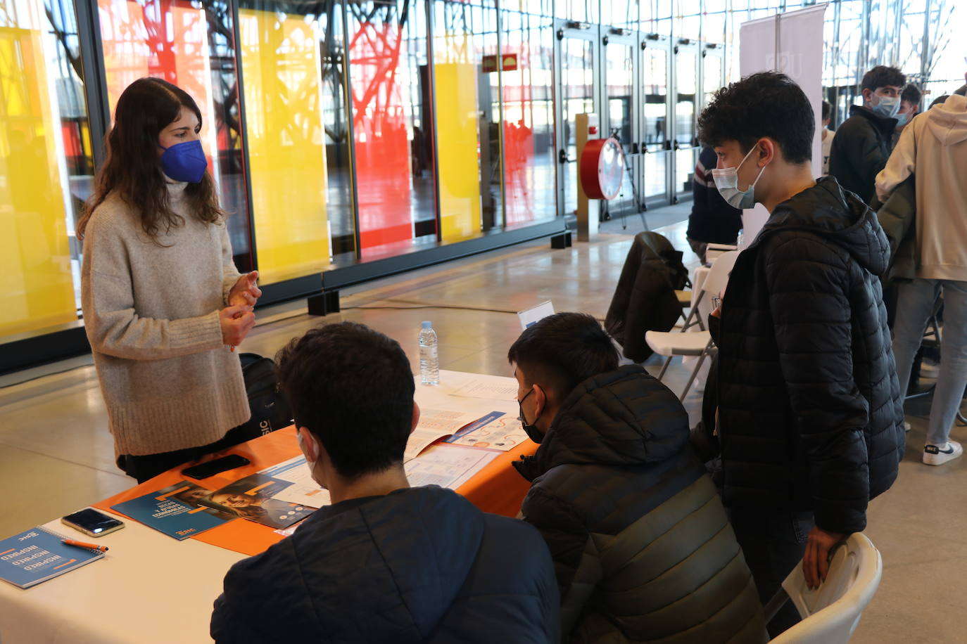 600 alumnos deciden su futuro universitario en el Palacio de Exposiciones