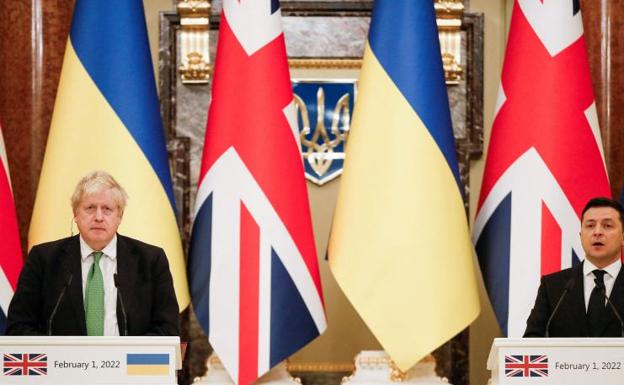 Johnson apoya desde Kiev a las autoridades ucranianas en su pulso con Rusia