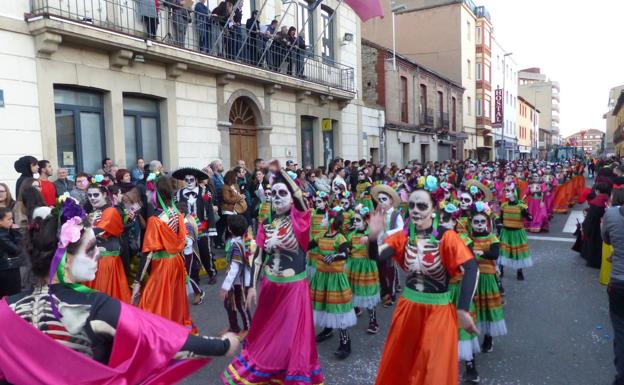 El Ayuntamiento de La Robla prepara el popular Desfile de Carnaval