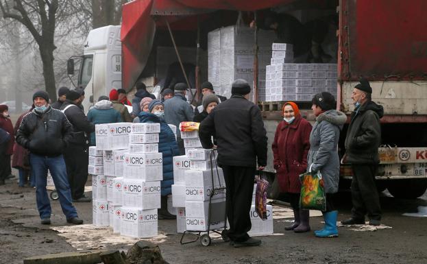 La intensa actividad diplomática aleja el conflicto bélico en Ucrania