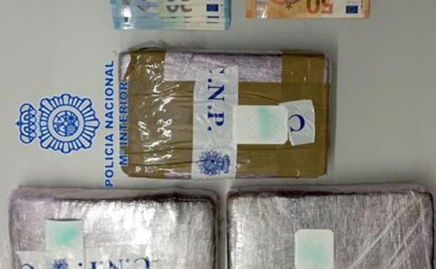 Detenido un varón de 47 años de edad con más de 3,5 kilos de cocaína en un control de seguridad