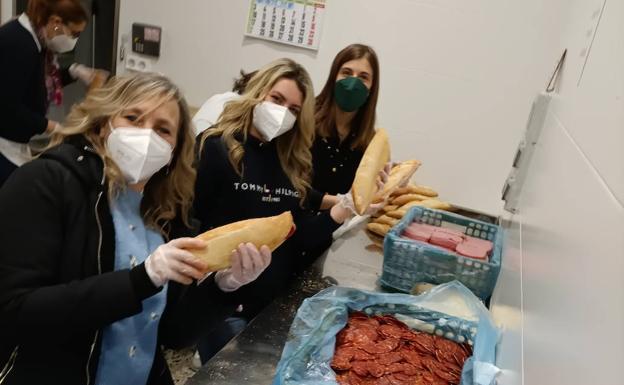 El Divina Pastora organiza un año más el 'Bocadillo Solidario'