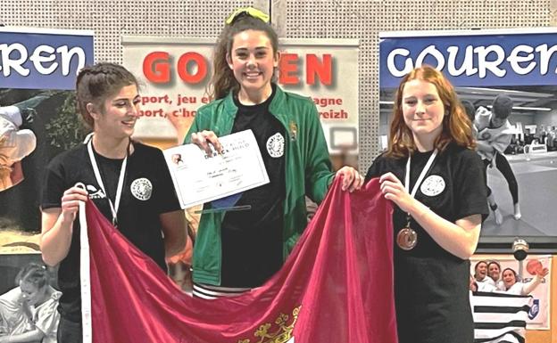 La lucha leonesa brilla en Bretaña con un oro y una plata