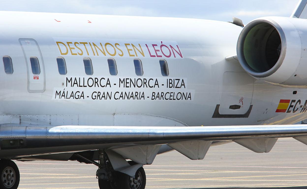 El Aeropuerto de León dejará de 'volar' a París, licita 500 operaciones a cinco destinos nacionales y ve en las mercancías su futuro