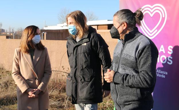 Unidas Podemos muestra en Villaquilambre el «abandono del PP a la educación pública»