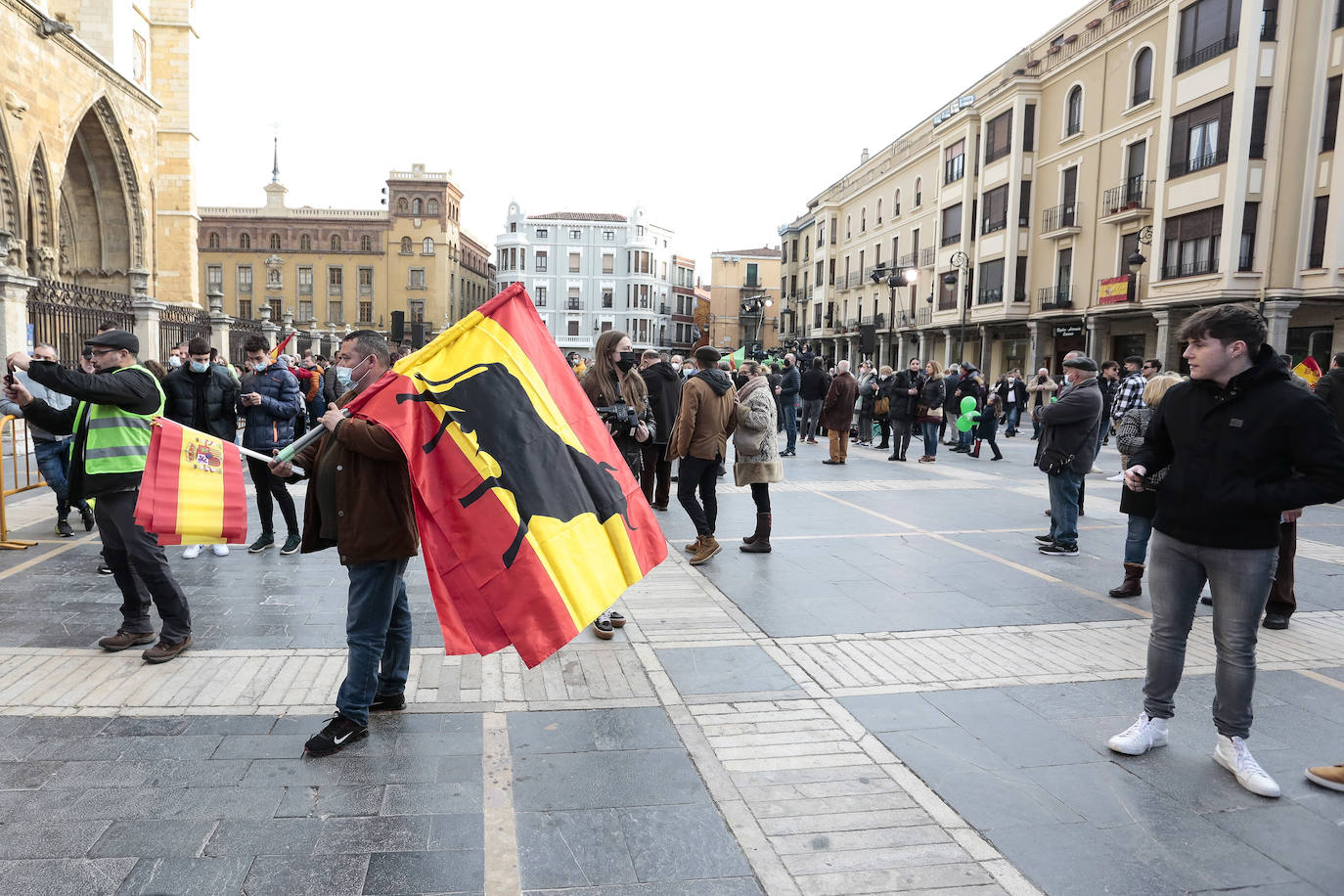 Abascal arropa a Garcia-Gallardo junto a la Catedral
