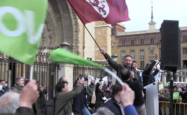 Abascal acude a León a 'juzgar' a UPL y su candidato les tilda de «falsos leonesistas»