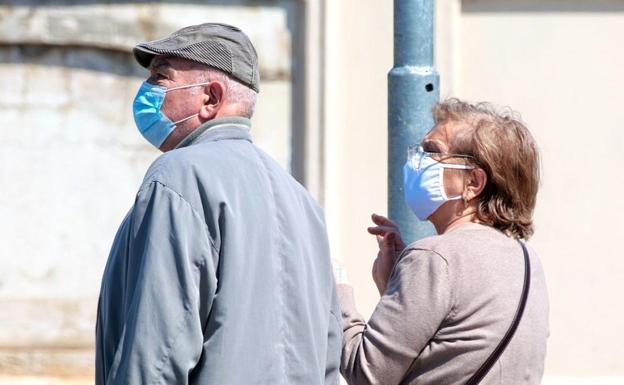 La obligatoriedad de la mascarilla en exteriores se cierra con 45.068 contagios en León en 48 días