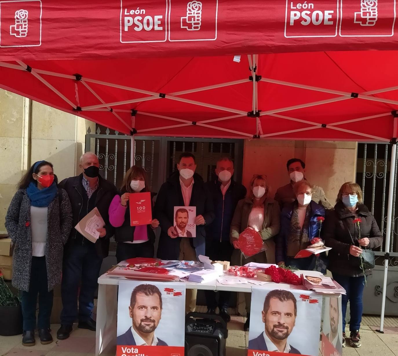 El PSOE presenta en Cistierna su plan estratégico para el comercio y fomentará los mercados tradicionales