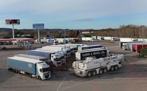 Los transportistas del Bierzo piden a las empresas cargadoras que tengan en cuenta la subida de los costes