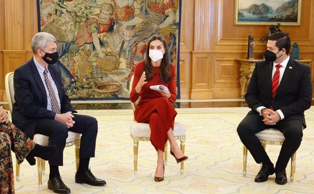 La Reina Letizia enamora con un total look rojo tras su pasar San Valentín lejos del Rey Felipe