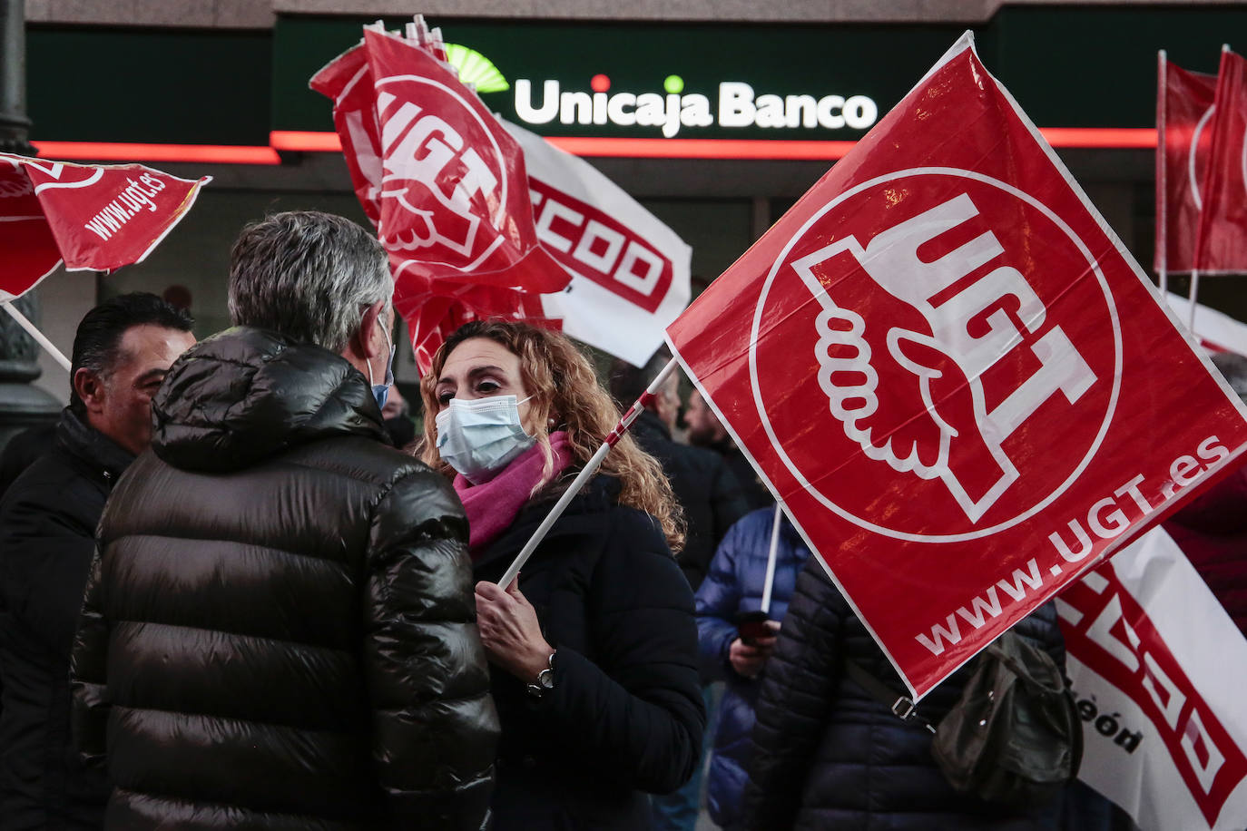 Las adhesiones al Ere de Unicaja en León cubren las 118 bajas propuestas y conllevan el cierre de 14 oficinas