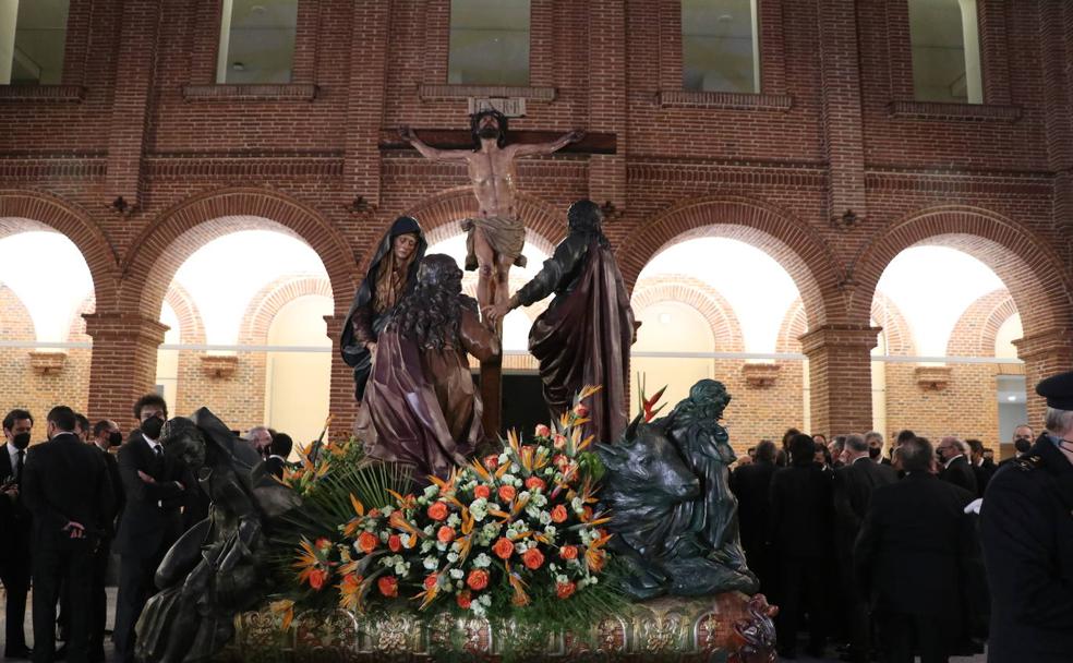 El Nazareno presenta su nueva Crucifixión: «Un misterio sobrio y elegante propio del estilo de León»