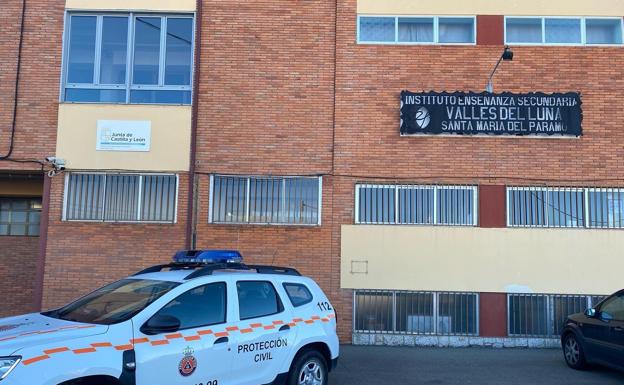 Protección Civil de Santa María del Páramo imparte dos talleres sobre primeros auxilios en el instituto de la localidad