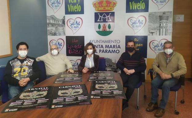 Santa María del Páramo se vuelca con el Carnaval