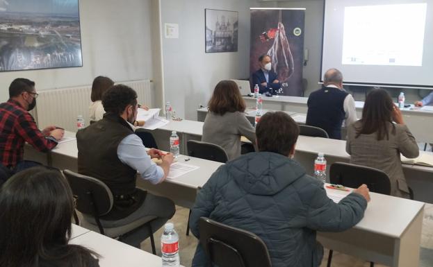 La IGP y el Itacyl presentan a los productores de 'Cecina de León' los detalles de la capacidad nutricional de su producto