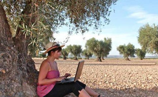 Telefónica apoya el emprendimiento y a la mujer rural a través de un reto solidario que ha llegado a 14 pueblos de León