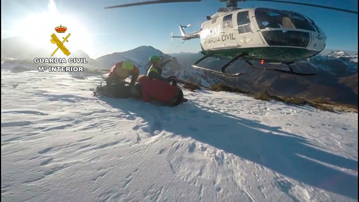 La Guardia Civil rescata a un montañero lesionado de una pierna en la cima de un pico en Boca de Huérgano