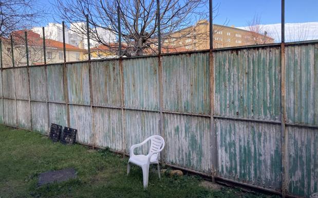 El PP denuncia el «abandono» del CEAS de La Serna «sin pista de baile ni jardines terapéuticos»
