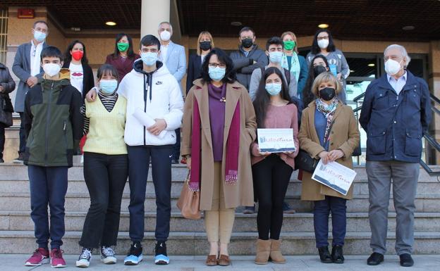 La ULE entrega los premios de la V edición del concurso de microrrelatos 'Unidos por generaciones'