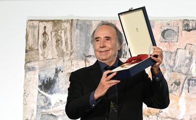 Serrat recibe la Gran Cruz de la Orden Civil de Alfonso X