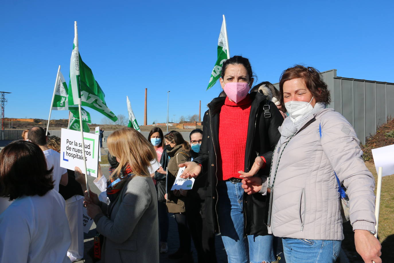 Satse se concentra frente al Hospital de León