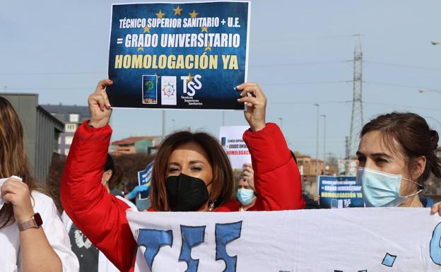 Un centenar de técnicos sanitarios leoneses exigirán en Madrid el grado en su especialidad