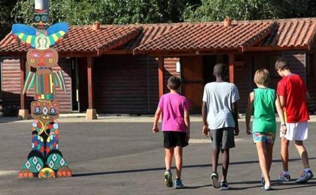 El Coto Escolar organiza actividades para un centenar de niños para celebrar Carnaval