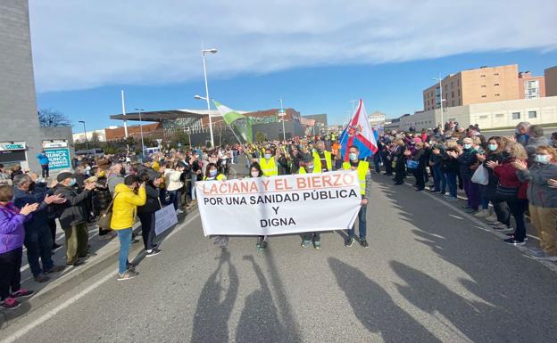 Directo | Bierzo y Laciana unen a miles de personas en defensa de una sanidad «de todos y para todos»