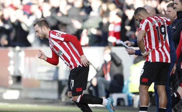 Eriksen culmina su lucha con la vuelta a los terrenos de juego