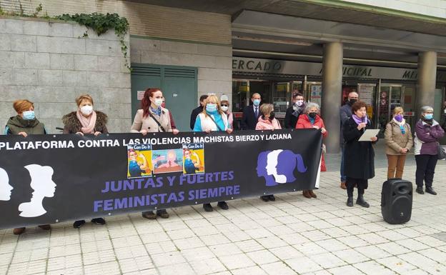 Ponferrada se concentra en un nuevo 'Sábado sin sol' en recuerdo a las «miles de mujeres que sufren violencia de género»