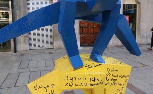 Robles convierte su 'Salta el burro' en un homenaje al pueblo ucraniano desde Ordoño II