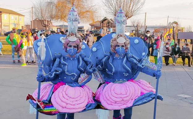 La fiesta del Carnaval de Sariegos lleva la música y el mejor ambiente al alfoz de León