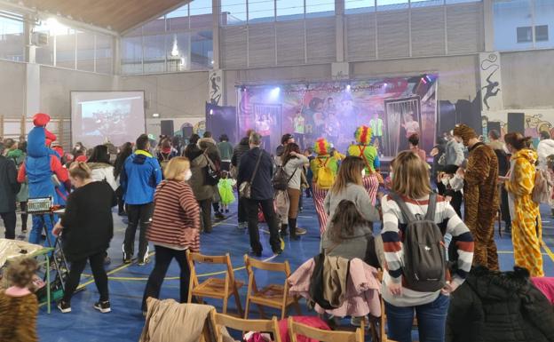 El Carnaval reina en Villaquilambre de la mano de los más pequeños