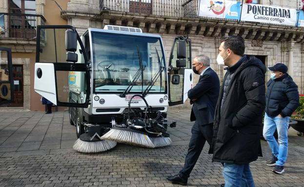 Ponferrada destina 332.000 euros a renovar la flota del servicio de limpieza viaria con dos nuevas barredoras