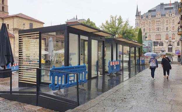 Izquierda Unida de León local exige «la retirada de los veladores de la plaza de San Marcelo»