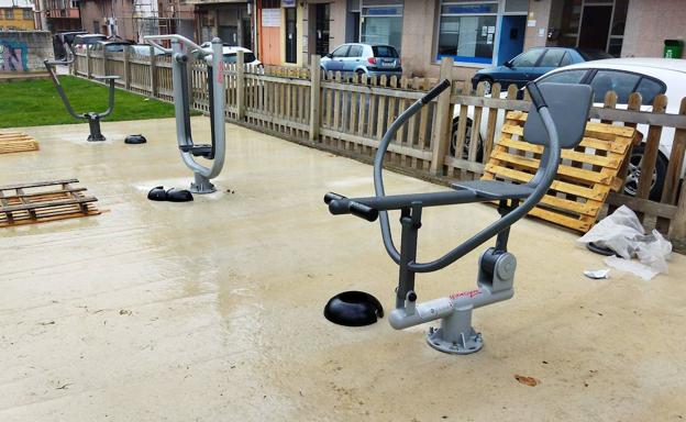 Ponferrada extiende la instalación de parques biosaludables a la localidad de Bárcena del Río