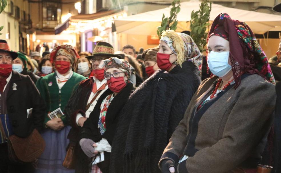 León canta a la primavera