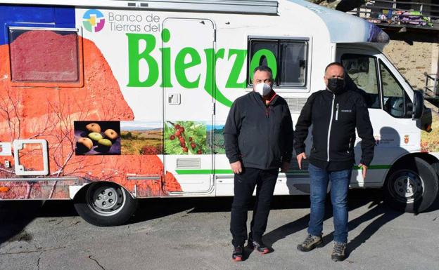 La Ruta del Botillo atrae a medio centenar de participantes para recorrer la Tebaida y conocer el producto estrella de la gastronomía berciana