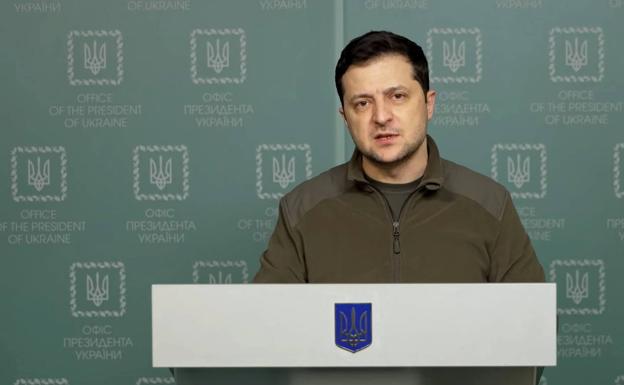 Zelenski anima a los ucranianos a «pasar a la ofensiva»