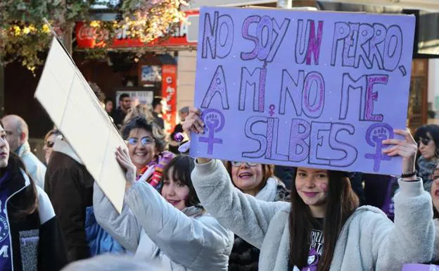 Una veintena de frase feministas serán pintadas en pueblos del alfoz de León