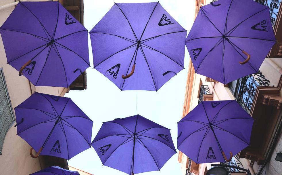 Un techo morado en las calles de Astorga