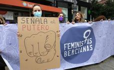 Ponferrada recupera la lucha feminista: «Tenemos que seguir en las calles reivindicando la igualdad»