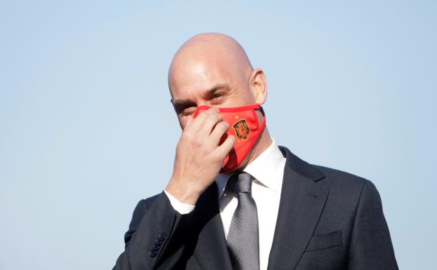 La RFEF convoca «de urgencia» a todos los clubes de Primera RFEF por los derechos de televisión