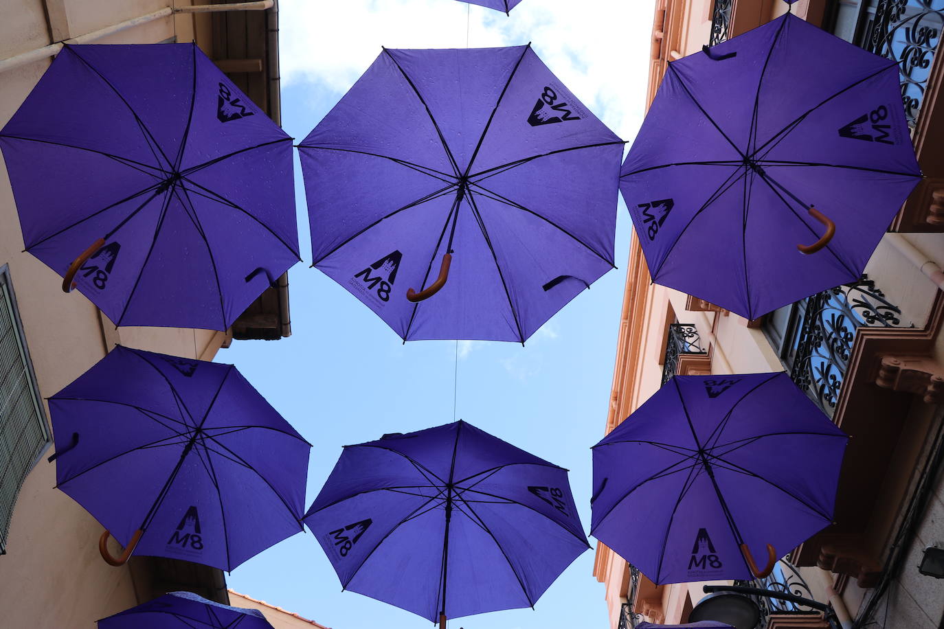 Un techo morado en las calles de Astorga
